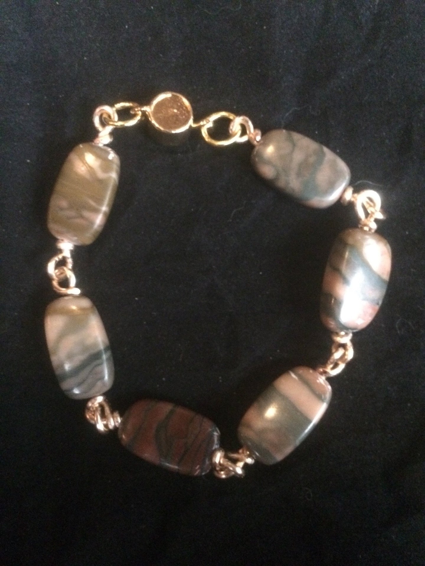 Six 20x11mm rectangular agate beads are connected with hand-wrapped plated copper wire to make this 7.5