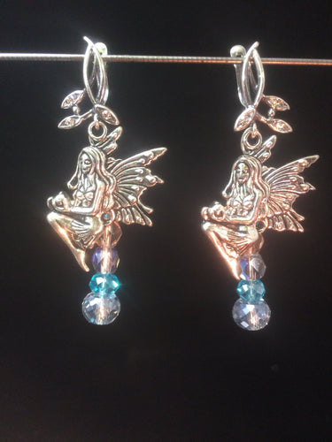Leverback earrings made with plated metal charms and glass beads (faceted beads and glass pearls)