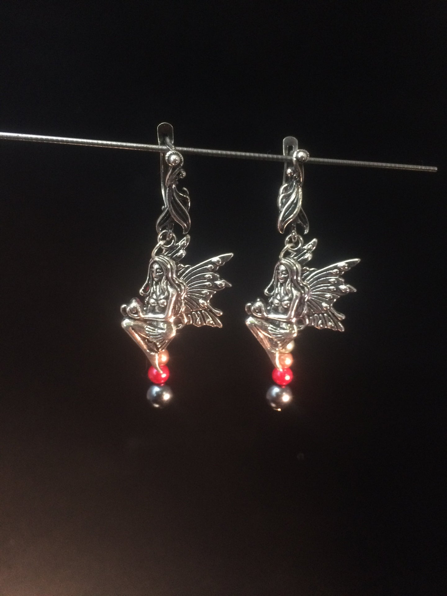 Leverback earrings made with plated metal charms and glass beads (faceted beads and glass pearls)