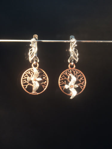 These leverback earrings feature a single bird over a tree. They form a matching set with 1NCK0028.