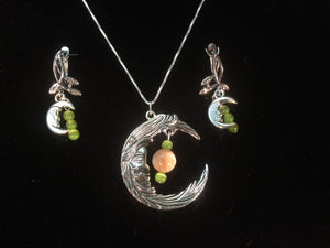 Moon and Mother of Pearl Necklace - Green
