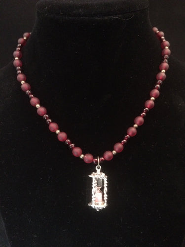 An hourlass charm adorns this 18