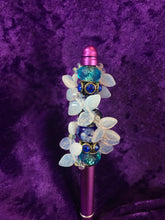 Load image into Gallery viewer, White Vine Beaded Stylus