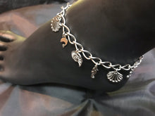 Load image into Gallery viewer, Scallops and Scallops Stainless Steel Anklet
